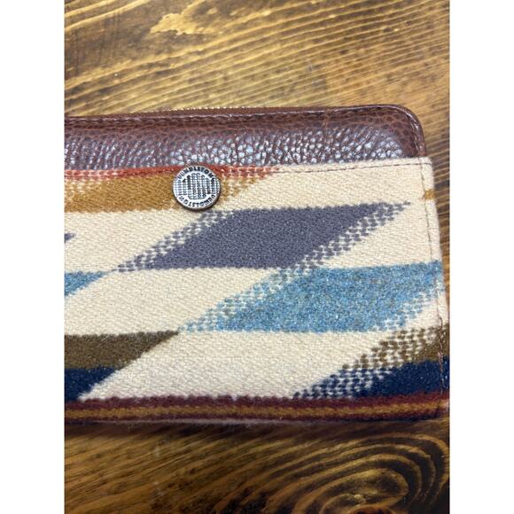 Pendleton Wyeth Trail Zip Around Wallet - Picture 3 of 5